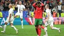 Di menit akhir babak pertama tambahan waktu, Portugal mendapatkan tendangan penalti usai Diogo Jota dijatuhkan di area terlarang. (PATRICIA DE MELO MOREIRA/AFP)