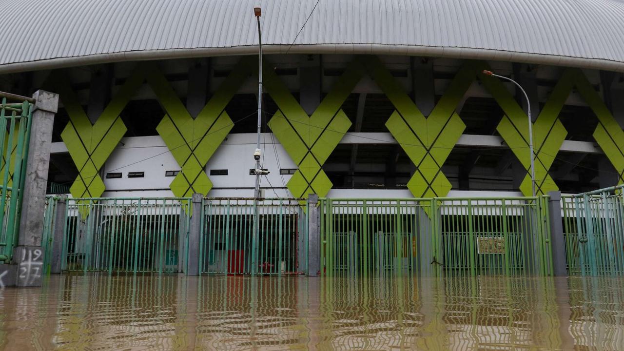 Stadion Patriot Chandrabhaga Bekasi Dikepung Banjir