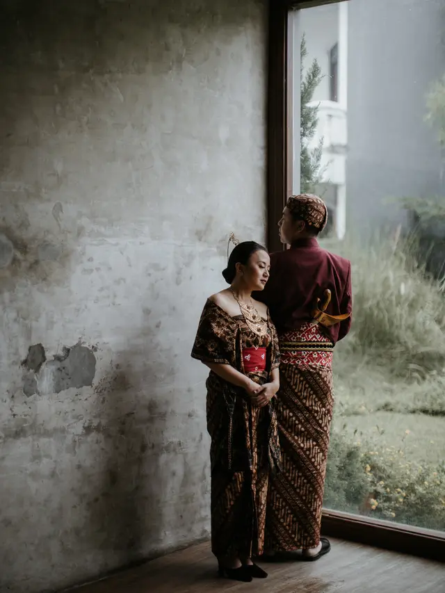 Cerita Akhir Pekan: Naik Daun Prewedding Busana Adat