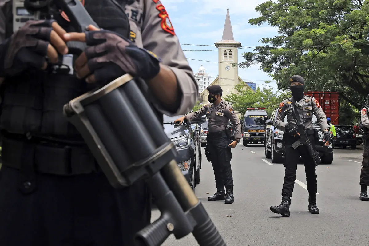 Penjagaan Ketat Gereja Katedral Makassar Pasca Ledakan Bom
