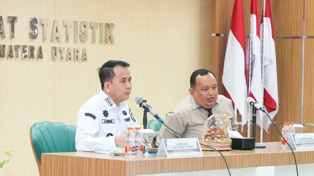 Kepala BPS Sumut Asim Saputra dalam acara Pers Rilis Berita Resmi Statistik Bulan Januari Tahun 2025 dengan Tema Profil Keminkinan dan Tingkat Pengeluaran Penduduk.