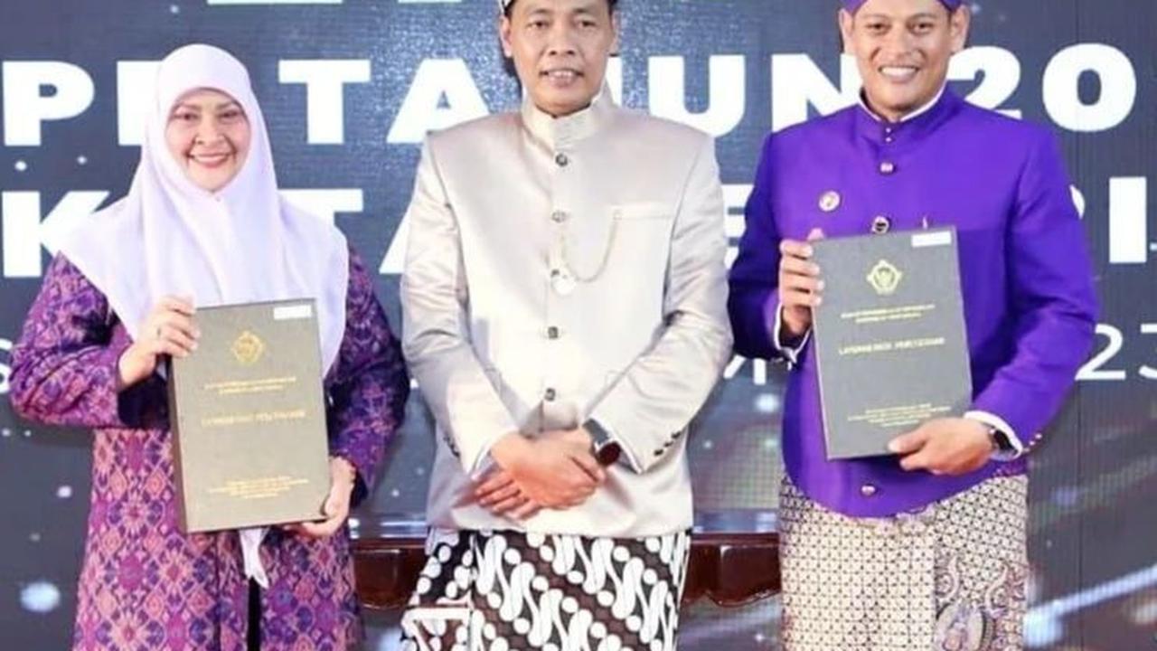 Mengutip dari Instagram @abdullah_abe, Mas Abu sudah mengabdi untuk Kota Kediri selama sekitar 15 tahun. Ia resmi pamit dari pemerintah Kota Kediri pada Rabu (1/11/2023).