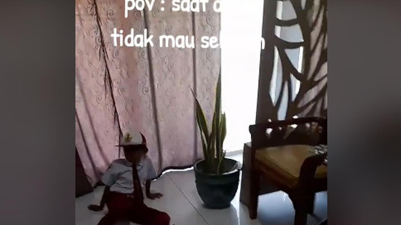 Anak SD Ngamuk Tak Mau Sekolah, Disuruh Nyapu Sama Sang Ibu Langsung Ngacir Berangkat
