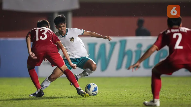 Foto: Goyangan Kafiatur Kecoh Dua Bek dan Jebol Gawang Vietnam, Timnas Indonesia U-16 Juara Piala AFF U-16 2022