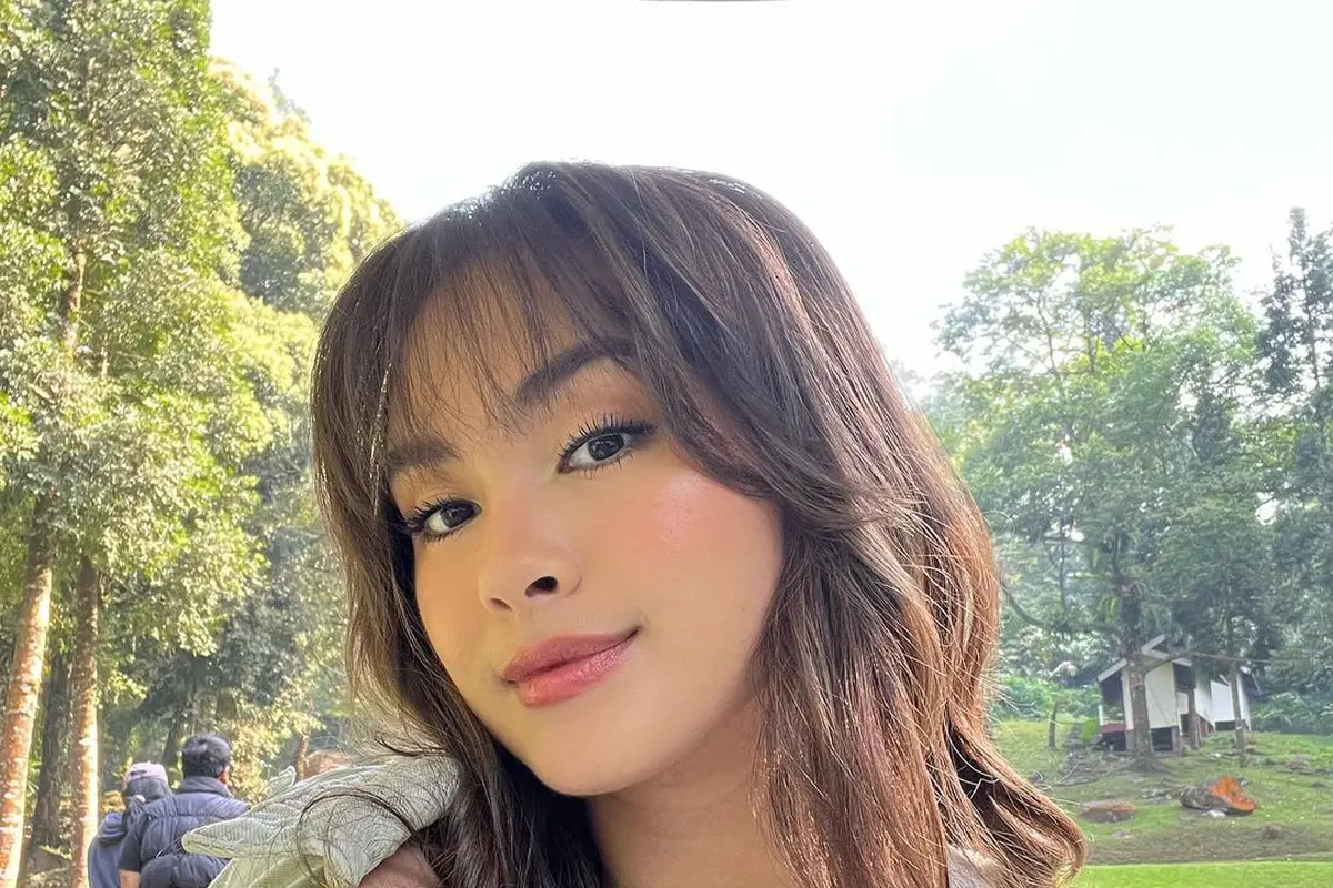Artis yang Warisi Kecantikan Minang dari Sang Ibu (Instagram/ caitlinhalderman)