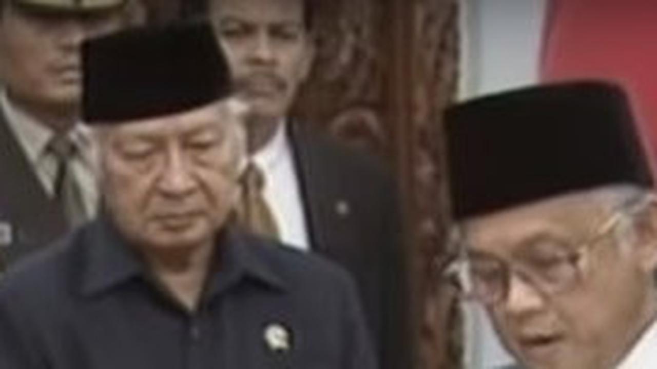 Ketika Soeharto dan Habibie Tak Saling Sapa di Istana Negara