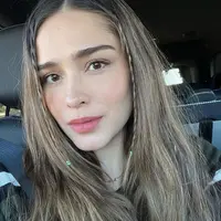 Yasmine Wildblood tampil kece saat liburan di LA bareng suami dan 3 anaknya. [@yaswildblood]