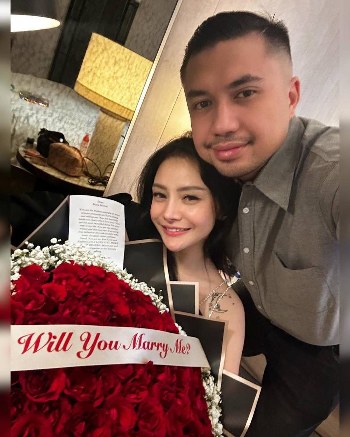 7 Potret Mawar AFI Dilamar Kekasih Lewat Dinner Romantis & Ucapan Penuh Cinta, Bahagia Banget