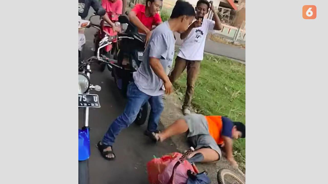 Tangkapan layar video bullying terhadap bocah penjual jalangkote (Istimewa)