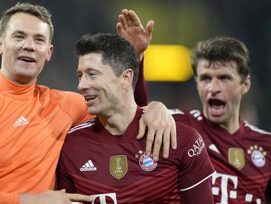 Bayern Munchen secara dramatis sukses mengalahkan musuh bebuyutanya yakni Borussia Dortmund di Signal Iduna Park di Bundesliga 2021/22, Minggu (5/12/2021). (AP/Martin Meissner)