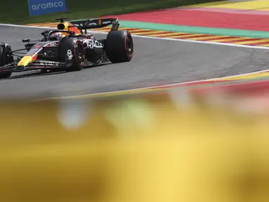 Pembalap Red Bull Racing, Max Verstappen, saat beraksi pada balapan seri ke-12 Formula 1 GP Belgia 2023 di Sirkuit Spa-Francorchamps, Stavelot, Belgia, Minggu (30/7/2023). (AP Photo/Geert Vanden Wijngaert)