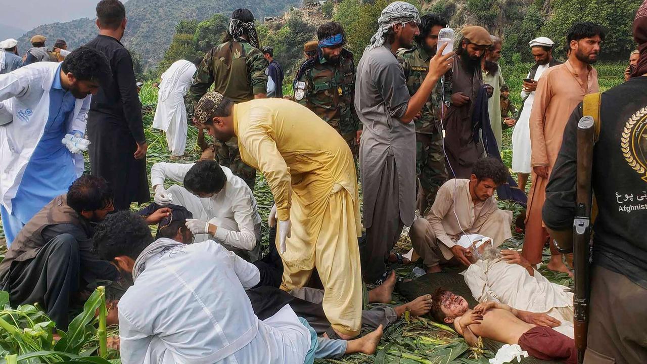 FOTO: Pemandangan Pilu, Gempa Hancurkan Satu Desa di Afghanistan