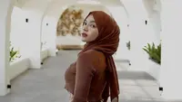 Oklin Fia sempat ditanya oleh dr Richard Lee terkait penampilannya. (Sumber: Instagram/oklinfia)