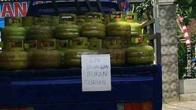 6 Aksi Orang Bawa Tabung Gas Ini Nyeleneh Banget, Kocak