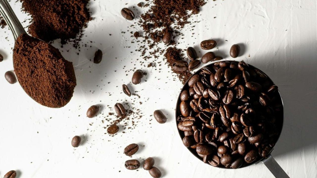 8. Kopi dan Tembakau
