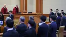 Para Hakim Mahkamah Konstitusi Korea Selatan akan memutuskan apakah Yoon Suk Yeol akan dicopot dari jabatan sebagai Presiden Korea Selatan secara permanen atau dikembalikan ke posisinya sebagai Presiden Korea Selatan. (Kim Hong-Ji/POOL/AFP)