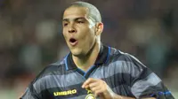 1. Ronaldo - Inter Milan mendatangkan bomber asal Brasil ini dari Barcelona pada tahun 1997. Peraih gelar FIFA World Player of the Year tahun 1996, 1997 dan 2002 itu mencetak 49 gol dalam 68 laga. (AFP/Electronic Image)