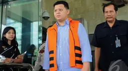 Teddy diperiksa dengan statusnya sebagai tersangka di kasus dugaan suap pembangunan tanggul laut di Biak Numfor, Papua Barat, Selasa (22/7/2014) (Liputan6.com/Faisal R Syam)