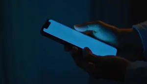 Ciri Orang yang Menurunkan Kecerahan Layar HP sampai Paling Redup