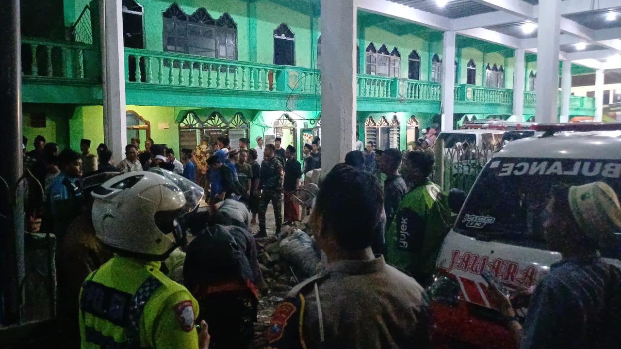 Reruntuhan Ponpes Al-Khoziny: 79 Santri Selamat, 1 Orang Meninggal Dunia