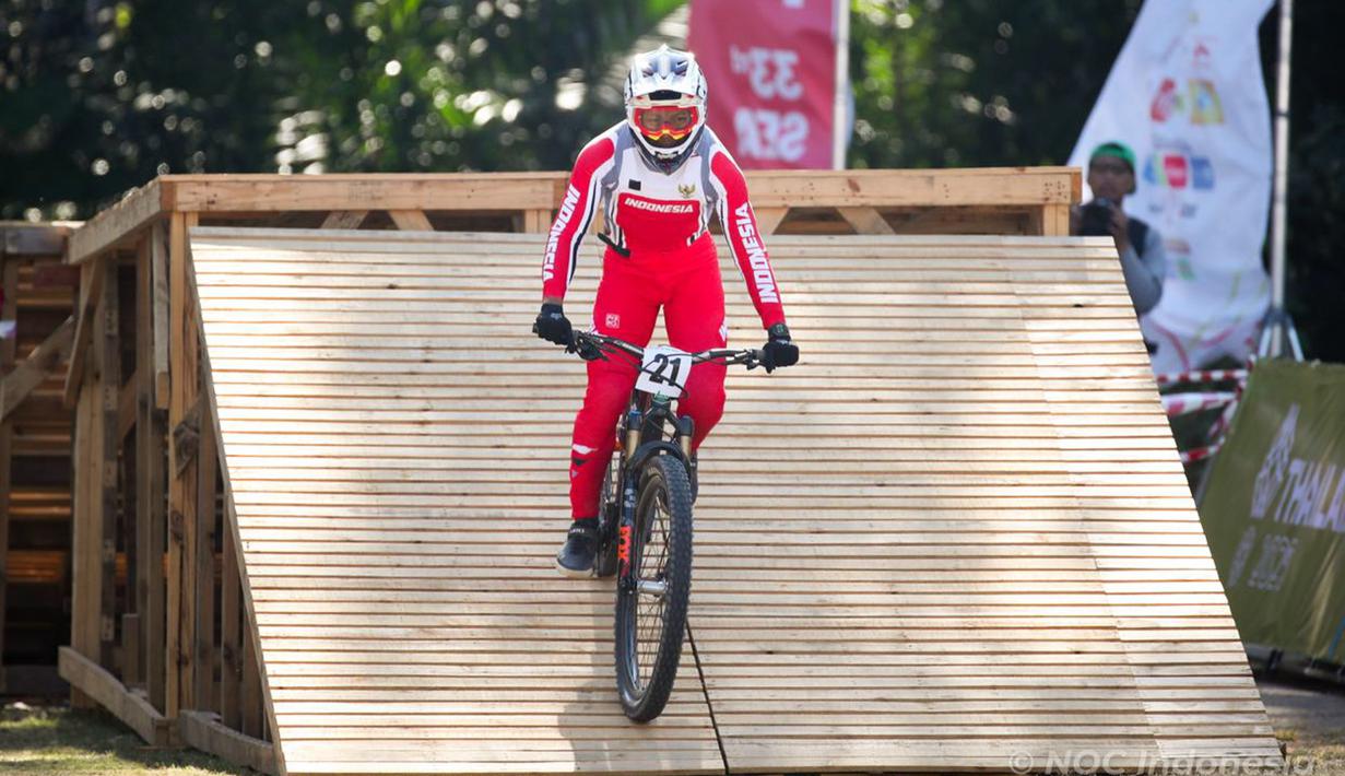 Sementara, medali emas diraih atlet tuan rumah Thailand, Methasit Boonsane yang tampil dominan dengan catatan waktu 02:37.856. Adapun, posisi ketiga ditempati atlet Filipina, John Derick Fart dengan waktu 02:43.676. (Foto: NOC Indonesia/Tetuko Mediantoro)