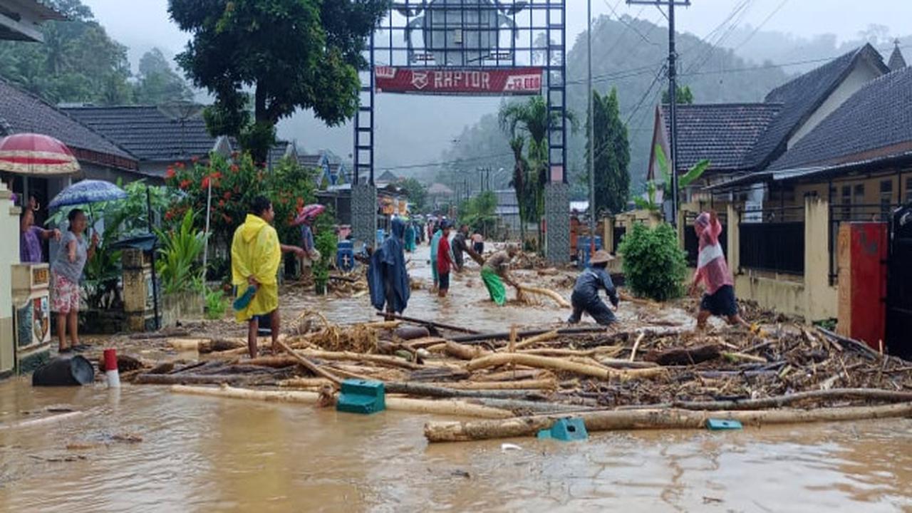 Ribuan Warga Terdampak Tanah Longsor dan Banjir Bandang di Malang Selatan