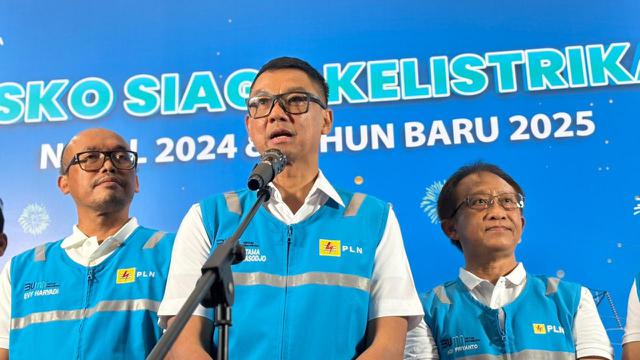 Direktur Utama PT PLN (Persero) Darmawan Prasodjo meninjau langsung ke Posko Siaga Kelistrikan Nataru (Natal dan Tahun Baru) yang bertempat di PLN Unit Induk Distribusi Jakarta Raya, Selasa, 31 Desember 2024. (Foto: Liputan6.com/Tira Santia)
