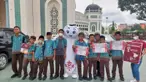 Tinggal hitungan hari lagi Piala Dunia 2022 akan dimulai, namun maskot turnamen akbar sepak bola dunia itu, La'eeb, masih hadir menyapa warga di Indonesia. Kali ini, Jumat (11/11/2022) La'eeb hadir di Kota Medan, Sumatra Utara, dengan mengunjungi Masjid Raya Medan. (Dok. SCM)