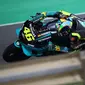 Pembalap Petronas Yamaha SRT, Valentino Rossi pada hari kedua tes pramusim MotoGP 2021 di Sirkuit Losail, Qatar, Minggu (07/03/2021). (Twitter/Petronas Yamaha SRT)