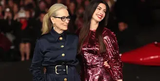 Anne Hathaway hadir di premier film terbarunya, Devil Wears Prada 2 dengan gaun sequin yang begitu stunning. [Foto: Anne Hathaway]