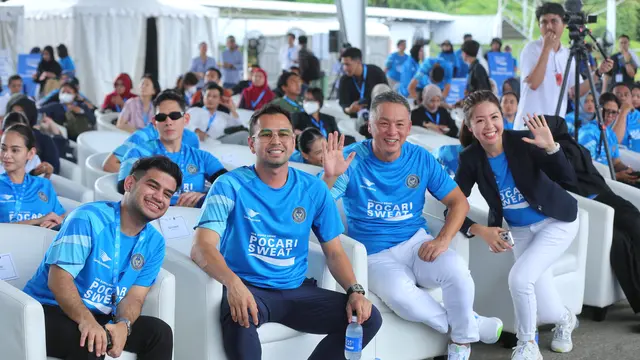 Pesawat dengan livery POCARI SWEAT