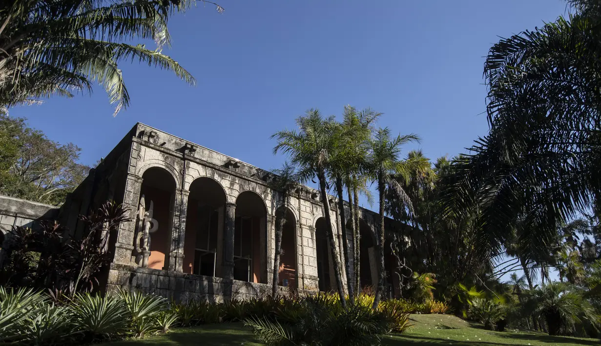 Pemandangan workshop situs Roberto Burle Marx, yang masuk kedalam daftar situs warisan dunia UNESCO, di Rio de Janeiro, Brasil, pada 27 Juli 2021. Situs tersebut diketahui memiliki sekitar 3.500 spesies tumbuhan, dengan mayoritas tanaman tropis asli Rio. (AP Photo/Mario Lobao)