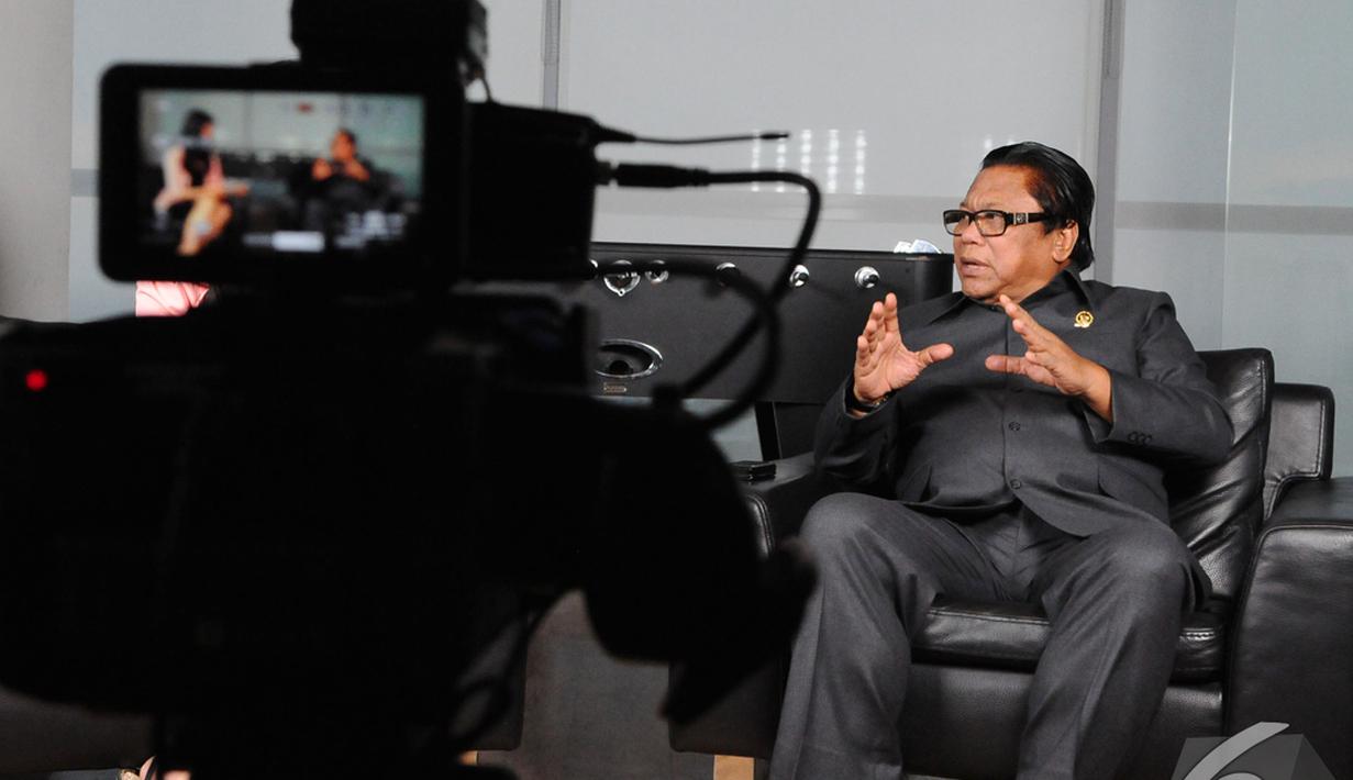 Wakil Ketua MPR RI Oesman Sapta Odang saat menjawab beberapa pertanyaan di kantor Liputan6.com, Jakarta, Senin (15/12/2014). (Liputan6.com/Andrian M Tunay)