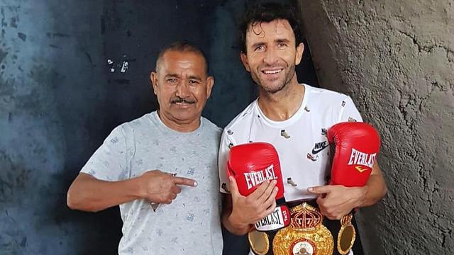 Luis Milla bersama Walter Gonza Mauro