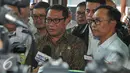 Fary Dj Francis saat ditanya awak media terkait kebakaran di Terminal 2E Bandara Soetta, Tangerang, Senin (6/7/15). Fary meminta Angkasa Pura II melakukan penertiban terhadap aoutlet atau kios liar di dalam Bandara. (Liputan6.com/Herman Zakharia)
