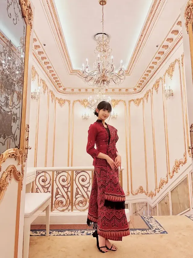 Potret Manis Dita Karang Kenakan Kebaya, Terpancar Aura Bangsawan Saat Berdampingan dengan Choi Siwon