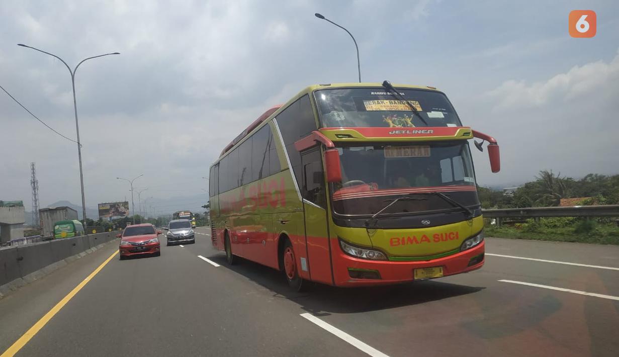 Rahayu Santosa Jetliner Semi-High Deck (SHD) milik PO Bima Suci.