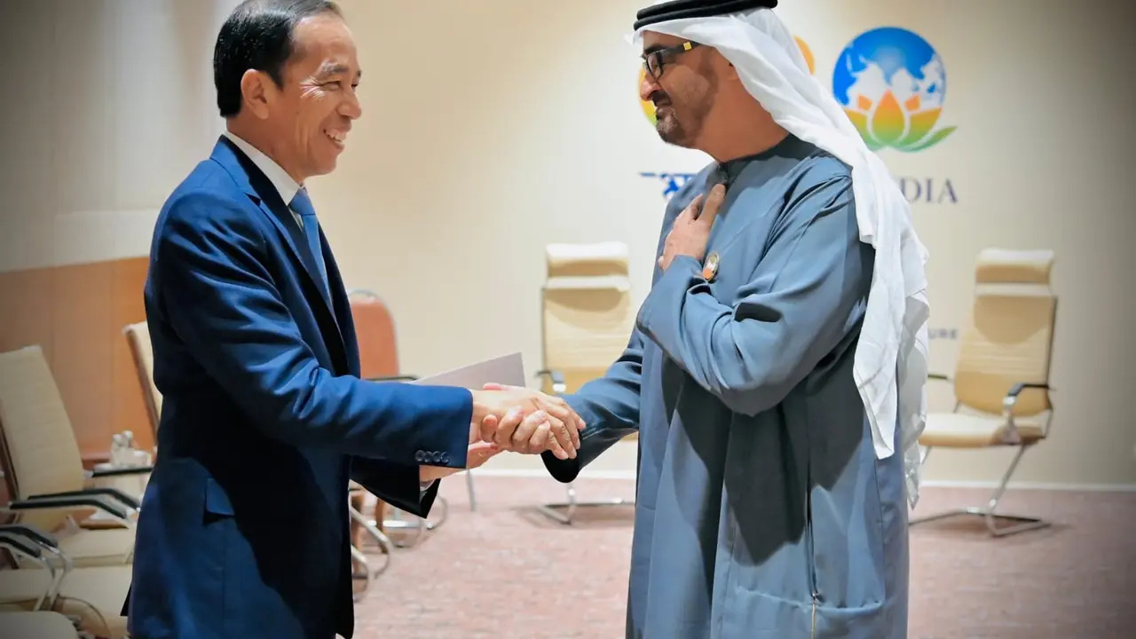 Presiden Jokowi dan Presiden MBZ bertemu di sela-sela acara KTT G20 di India