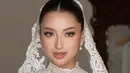 Untuk wedding ceremony ini, Jennifer mempercayakan gaun impiannya kepada desainer Christie Basil. Menariknya, momen tersebut memiliki makna tersendiri bagi sang aktris. [@jennifercoppenreal20].