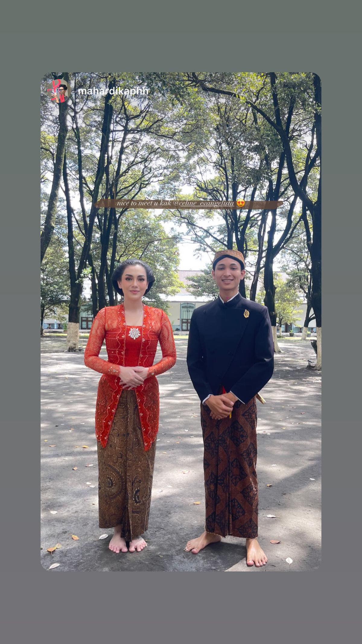 8 Potret Celine Evangelista Mengenakan Kebaya di Acara Royal Banquet Keraton Solo - Mendapatkan Gelar Kebangsawanan
