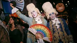 Parade Halloween berlangsung di Sixth Ave dari King St hingga 15th St di Manhattan. (AP Photo/Andres Kudacki)