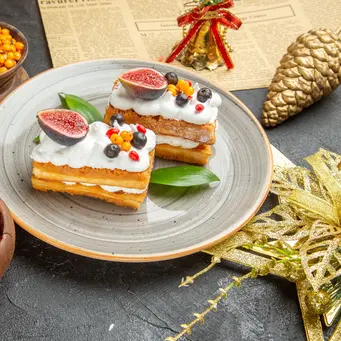 Dengan memanfaatkan bahan seperti madu, maple syrup, hingga buah segar, dessert tetap terasa legit sekaligus lebih ramah bagi tubuh. (Foto/dok: Freepik/KamranAydinov)