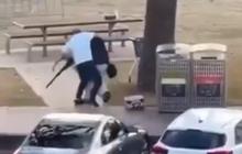 Video Detik-detik Menegangkan Pria Rebut Senjata Pelaku Penembakan Pantai Bondi Australia dan Melumpuhkannya