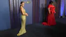 Gaun itu memamerkan lengannya yang kencang dan menonjolkan bentuk tubuh Eva Longoria yang membuat iri. (AP Photo/Chris Pizzello)