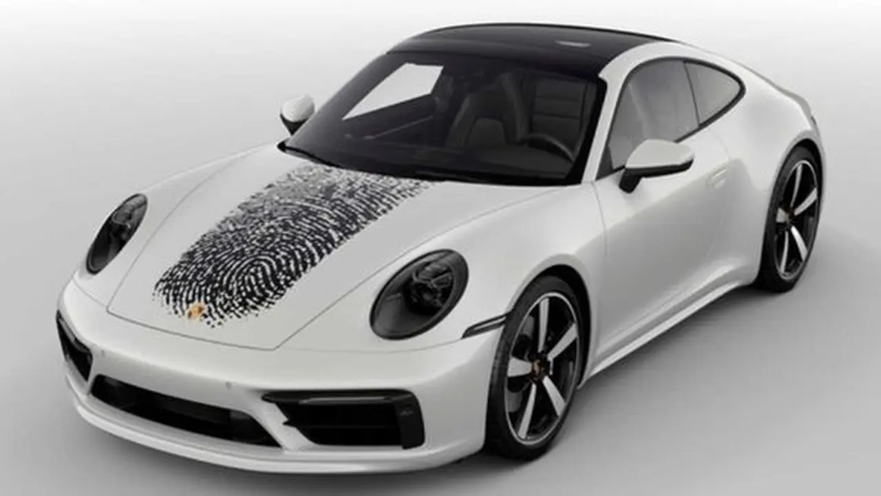 Pakai Motif Sidik Jari, Kustom Mobil Mewah Ini Habiskan Ratusan Juta (Carscoops)