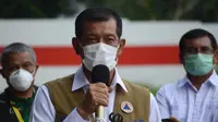 Ketua Satuan Tugas Penanganan COVID-19 Doni Monardo meminta masyarakat menghindari segala aktivitas yang menimbulkan kerumunan saat konferensi pers dari RSD Wisma Atlet Kemayoran, Jakarta, Minggu (15/11/2020). (Tim Komunikasi Satgas COVID-19)