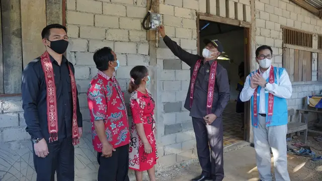 PLN Hadirkan Listrik ke 8 Desa Perbatasan Indonesia di Kalimantan Barat