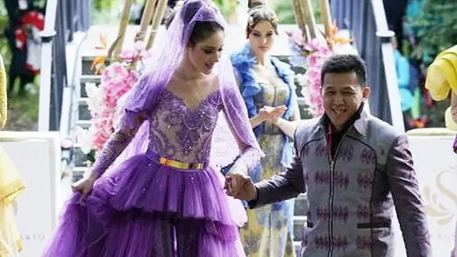 Sosok Para Desainer Pelestari Kebaya