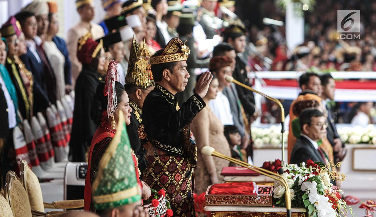 Presiden Joko Widodo (Jokowi) mengikuti Upacara Peringatan Detik-detik Proklamasi Kemerdekaan ke-74 RI di Istana Merdeka, Jakarta, Sabtu (17/8/2019). Peringatan HUT RI tersebut mengangkat tema "SDM Unggul Indonesia Maju". (Liputan6.com/HO/Kentung)