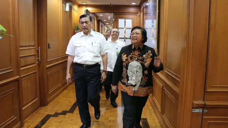 Foto 2019: Menteri LHK Siti Nurbaya Bakar dan Menko Luhut Binsar Pandjaitan.